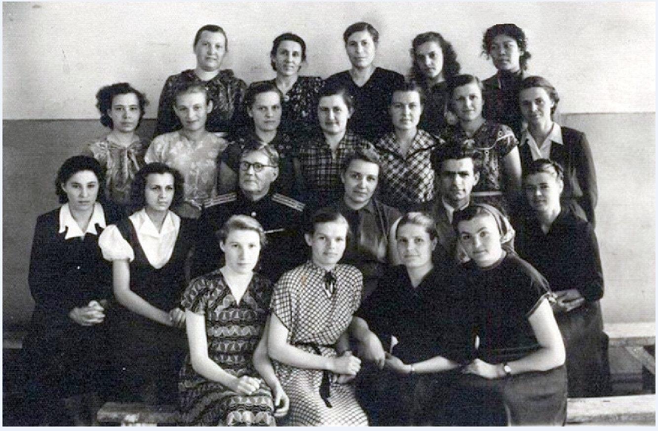 Тиммерман А.А. с преподавателями школы №24 п.Юрты-конец 50-сятых