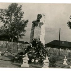  24 Памятник Бичу И.А.