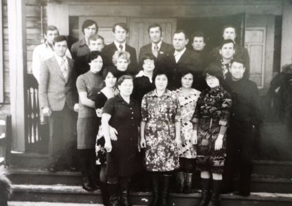 70- нач. 80 гг.Руководство ХЛХ верхний ряд в центре - Брезицкий Николай, лауреат Ленинского комсомола, сборщик живицы 