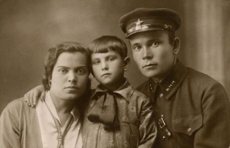  11 Вера Бич (Попова) с мужем и дочерью Маргаритой  