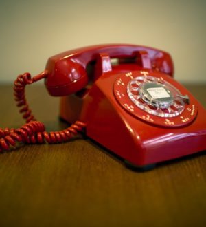 У меня зазвонил телефон — 5. И в дождь и в грязь обязана работать связь.
